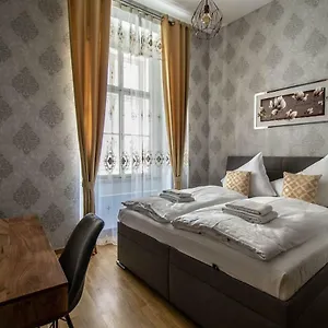 design-3bdr-apartment-in-residence-free-parking.praguehotelsweb.com/